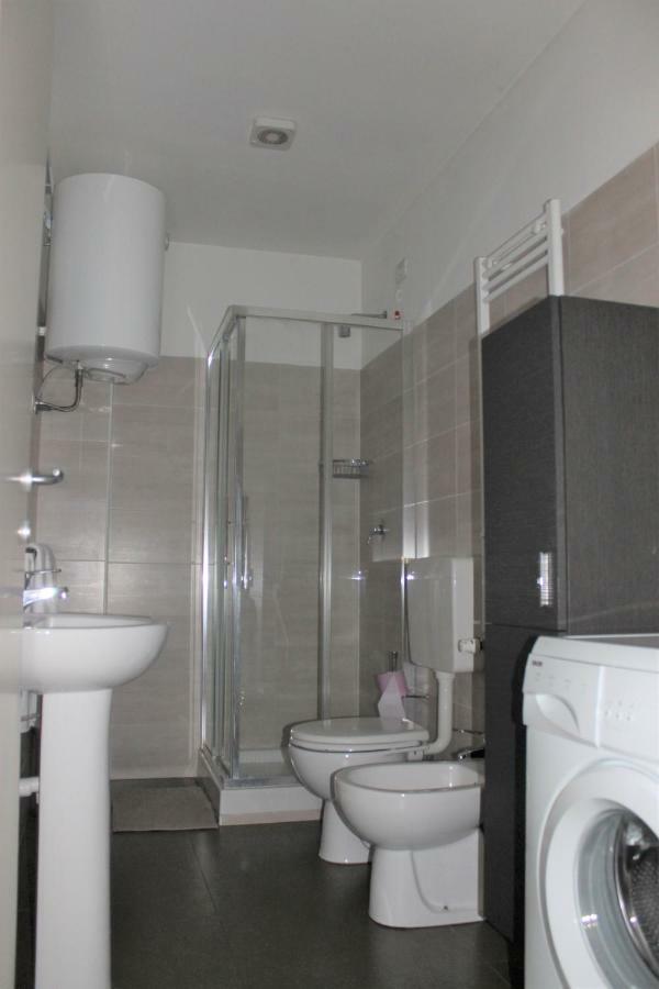 Apartment Zubed Apartments-via Carlo Farini *